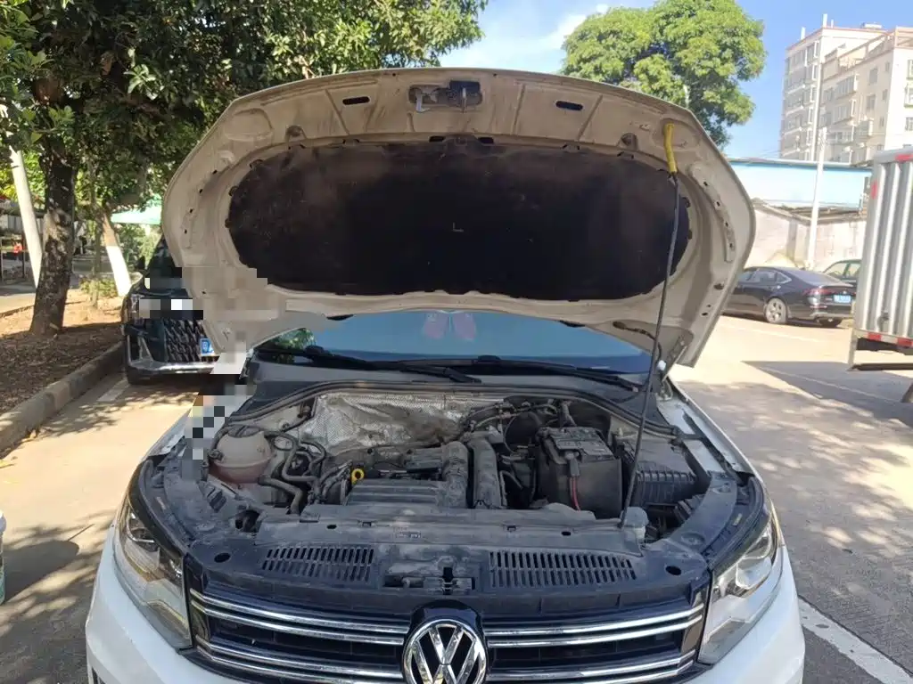 Volkswagen Tiguan — фото 11