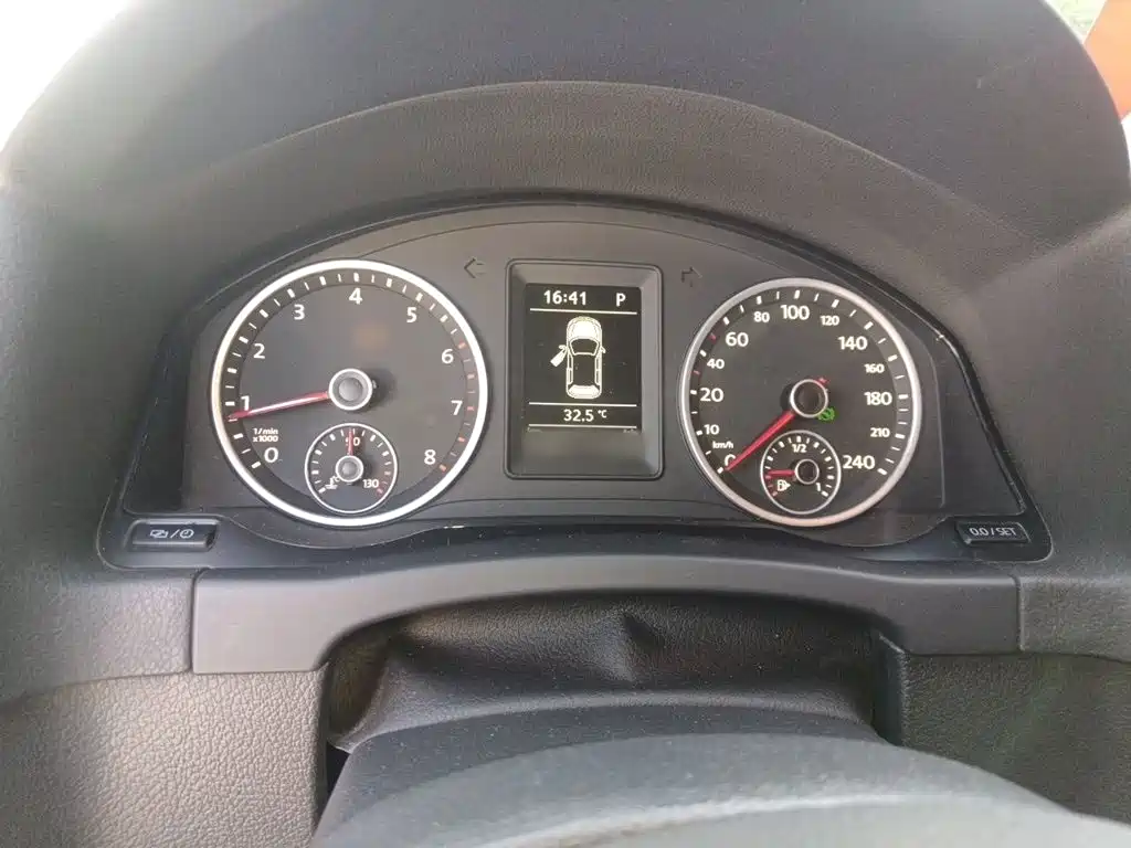 Volkswagen Tiguan — фото 4
