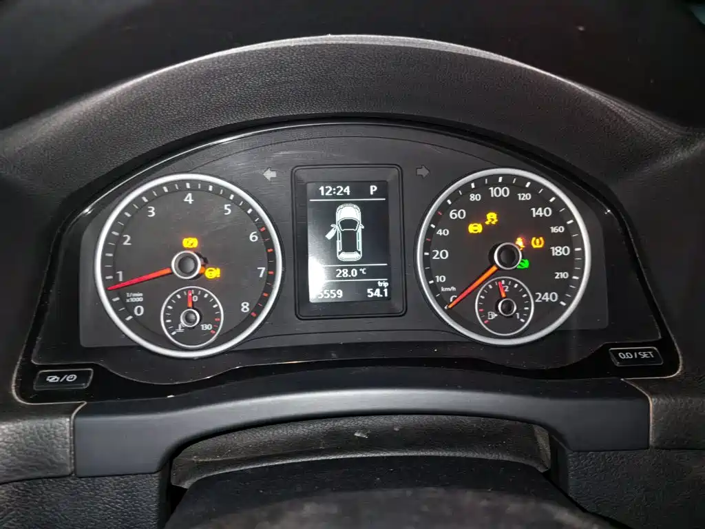 Volkswagen Tiguan — фото 13