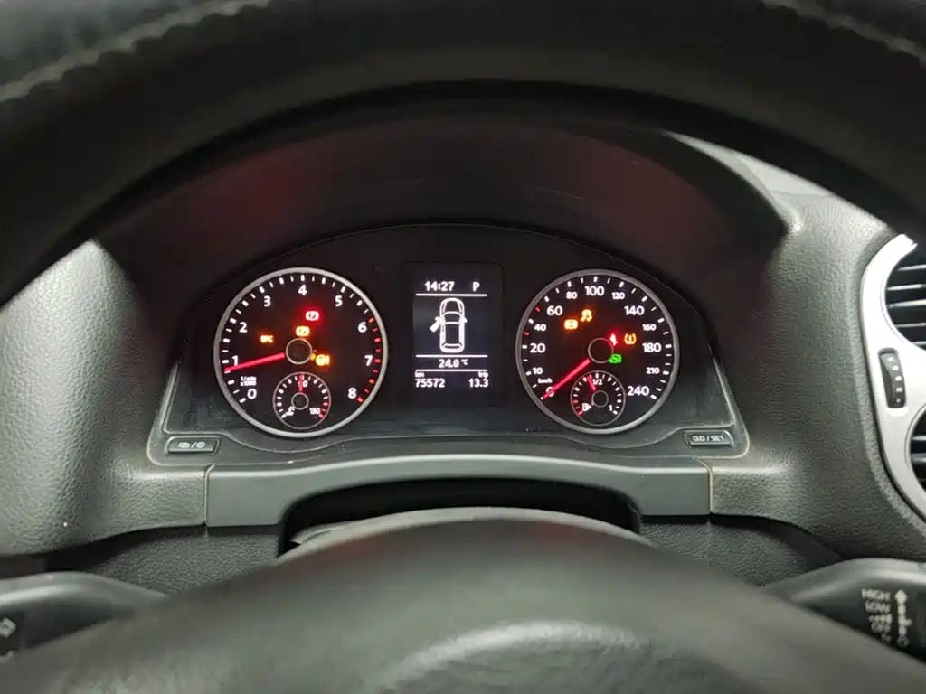 Volkswagen Tiguan — фото 14