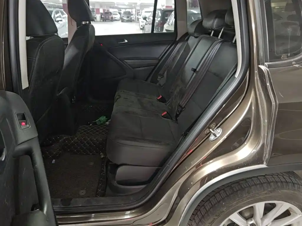 Volkswagen Tiguan — фото 19