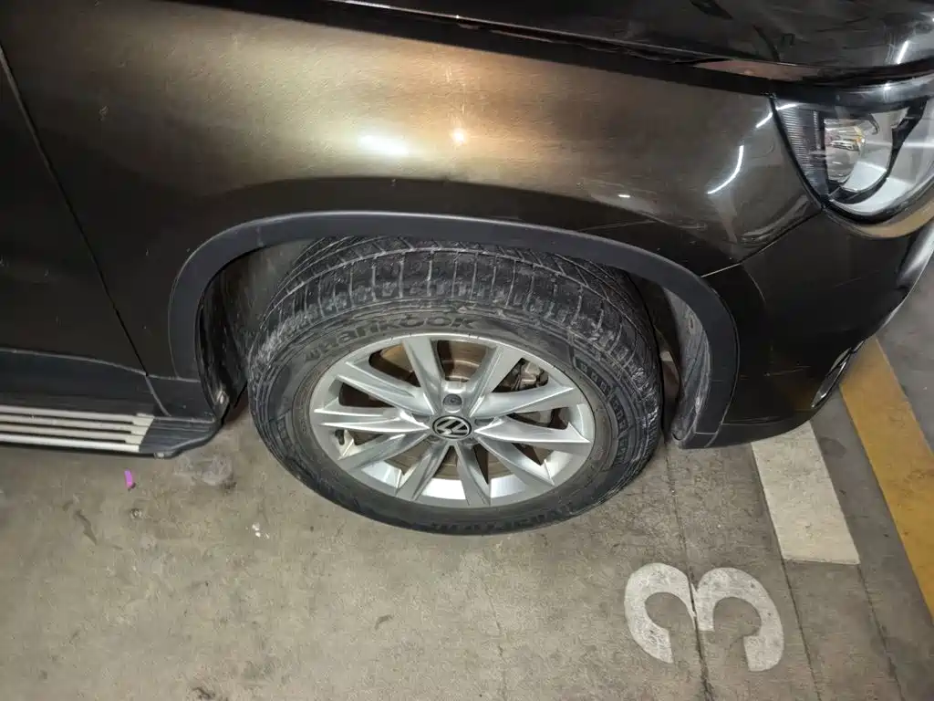 Volkswagen Tiguan — фото 9