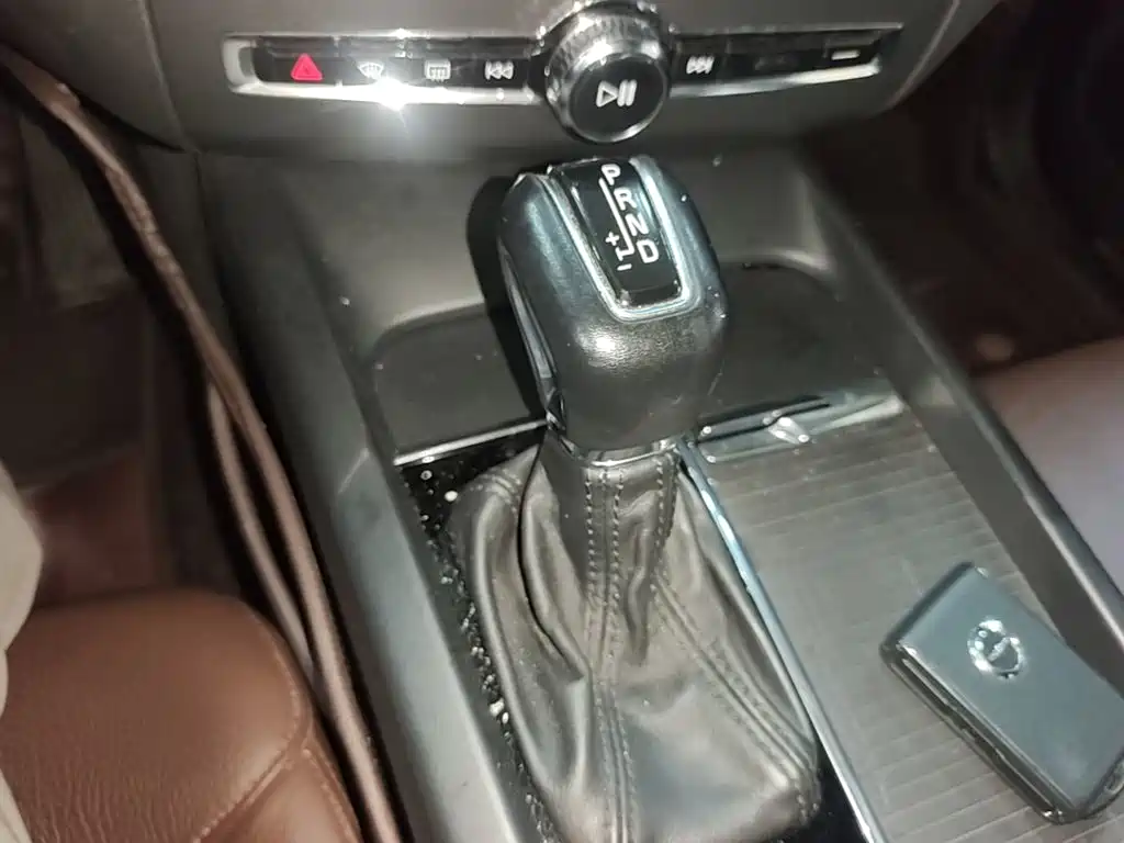 Volvo XC60 — фото 14