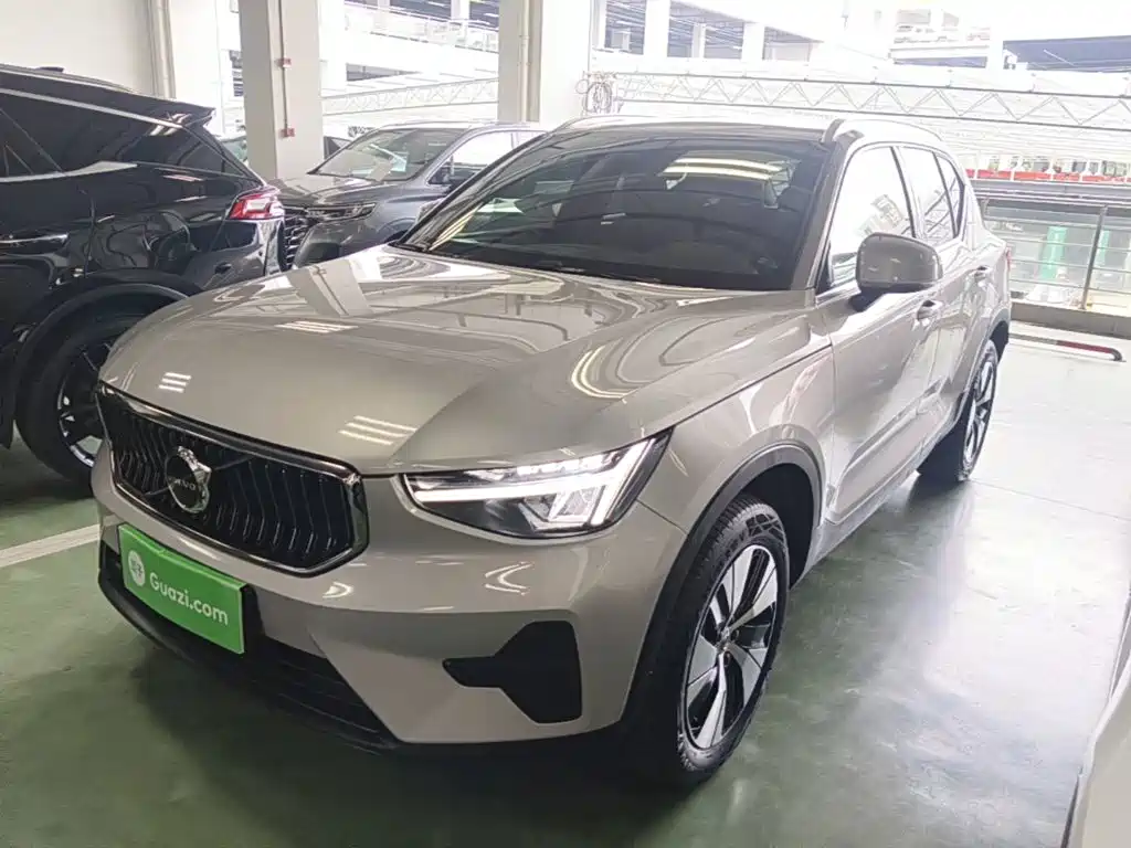 Volvo XC40 — фото 2