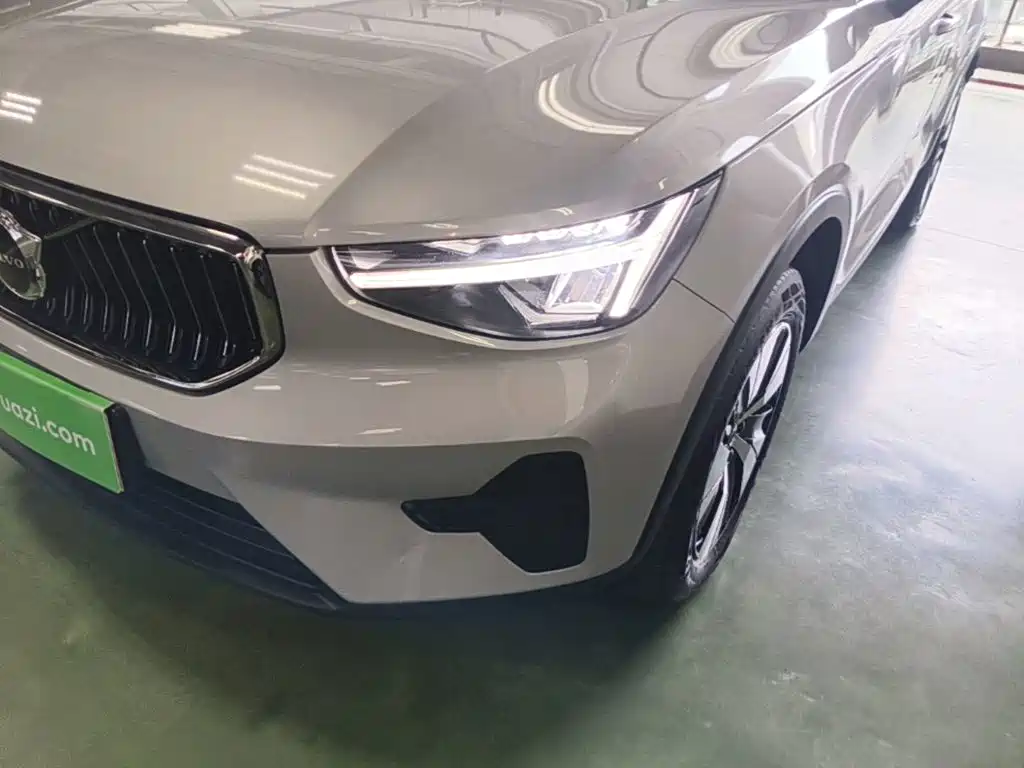 Volvo XC40 — фото 24