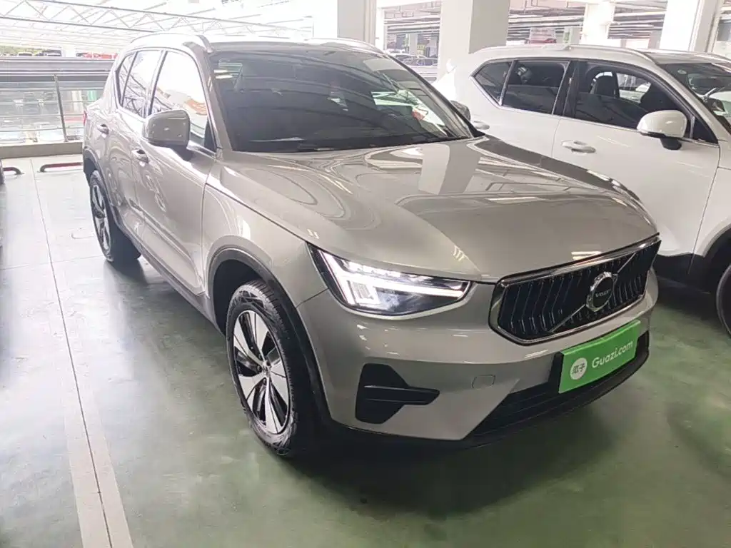 Volvo XC40 — фото 4
