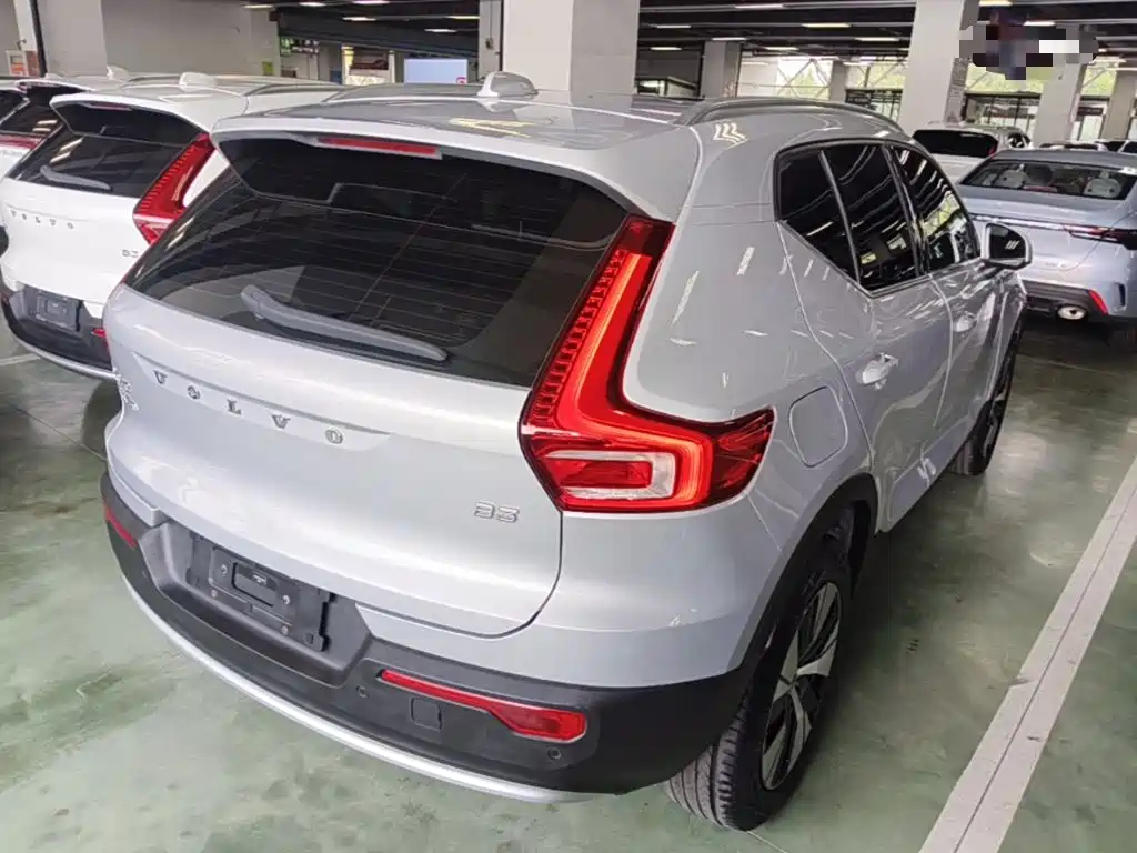 Volvo XC40 — фото 7
