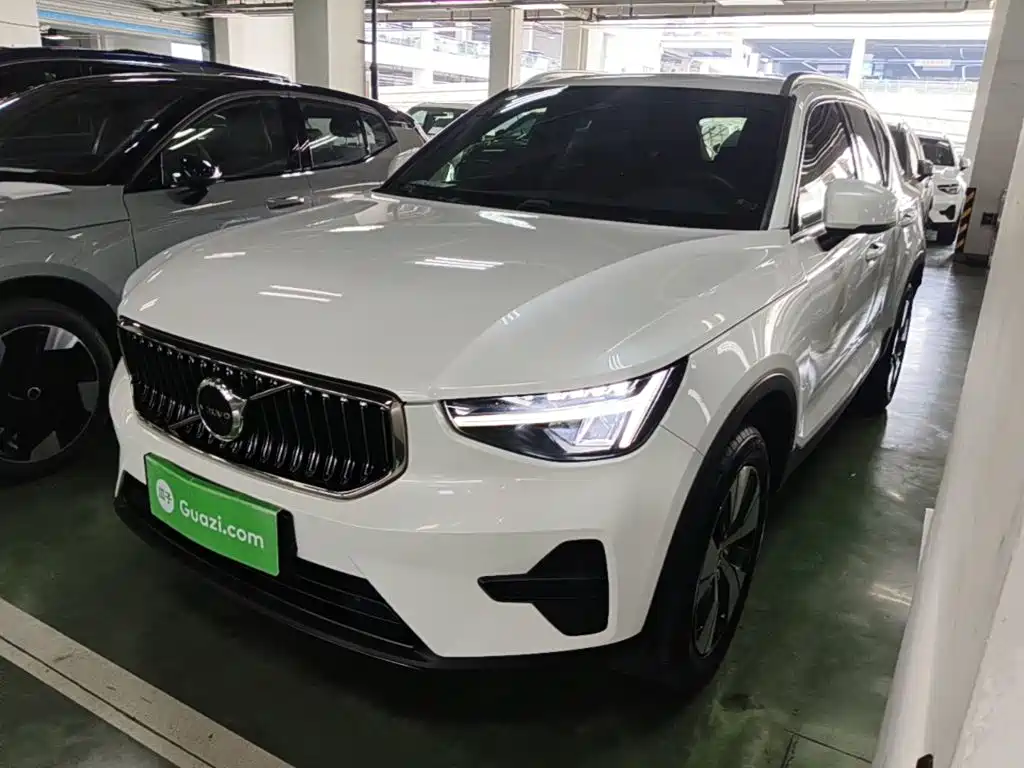 Volvo XC40 — фото 2