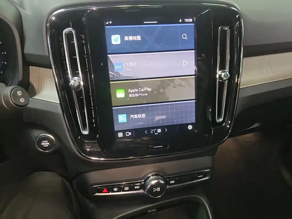 Volvo XC40 — фото 13