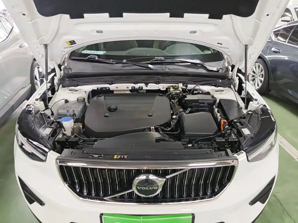 Volvo XC40 — фото 20