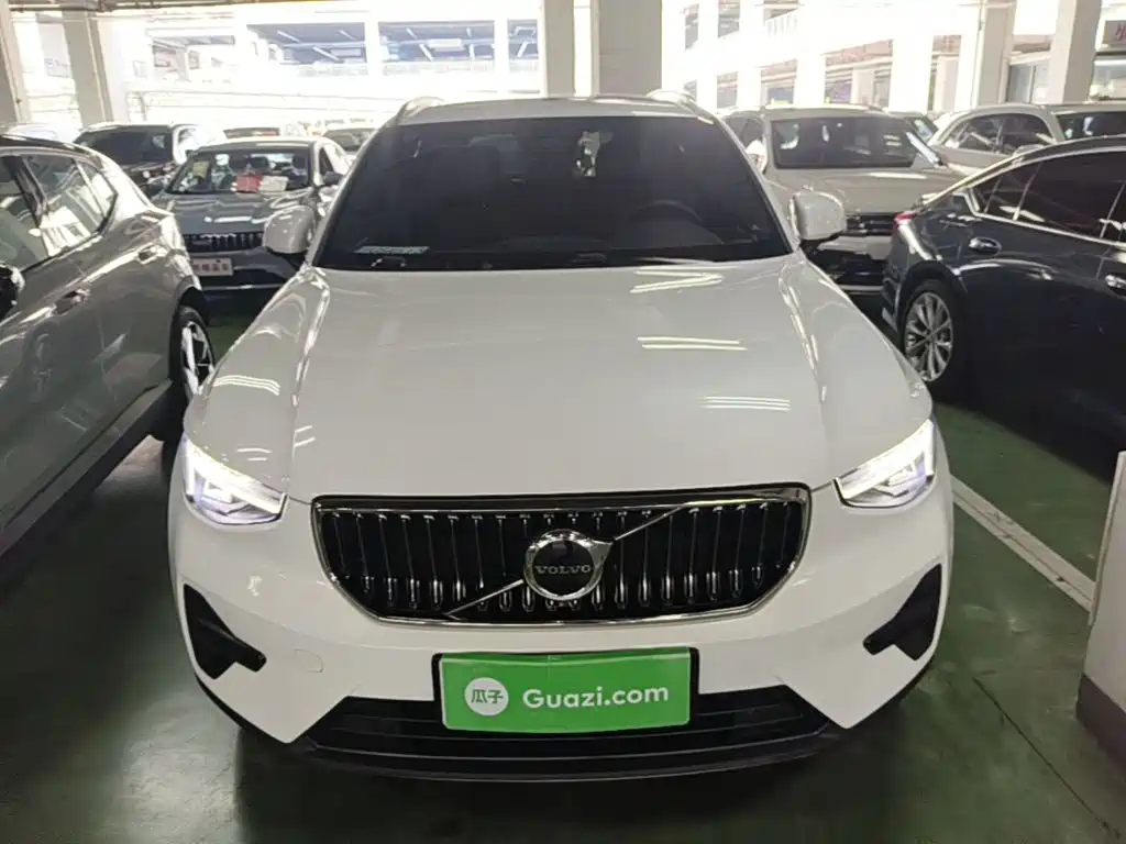 Volvo XC40 — фото 3