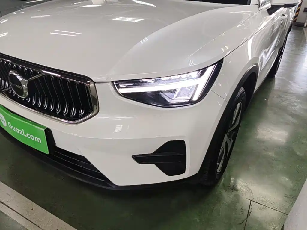 Volvo XC40 — фото 24