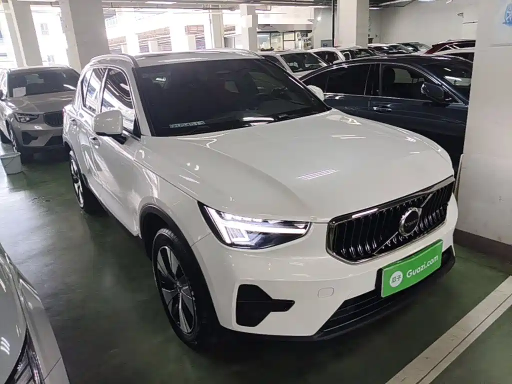 Volvo XC40 — фото 4