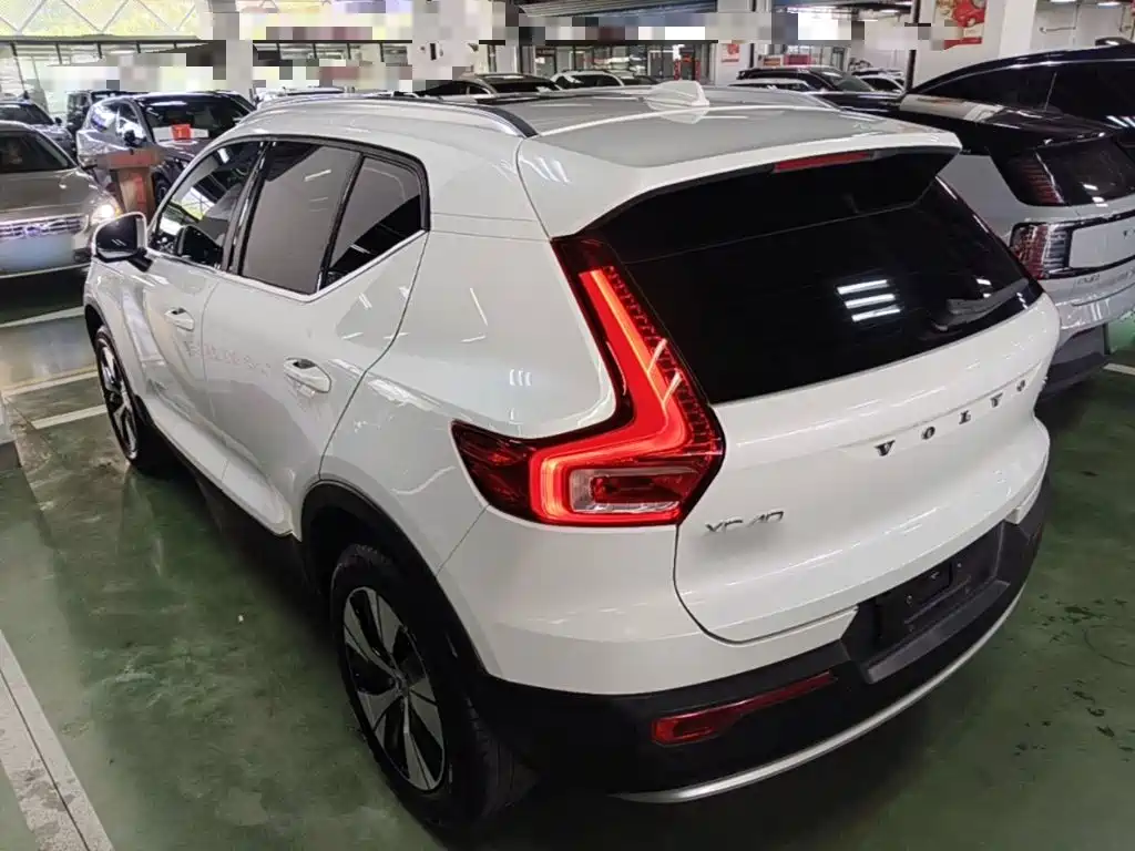 Volvo XC40 — фото 5