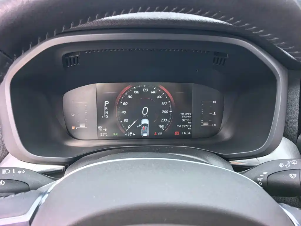 Volvo XC60 — фото 11