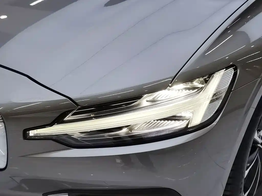 Volvo S60 — фото 8