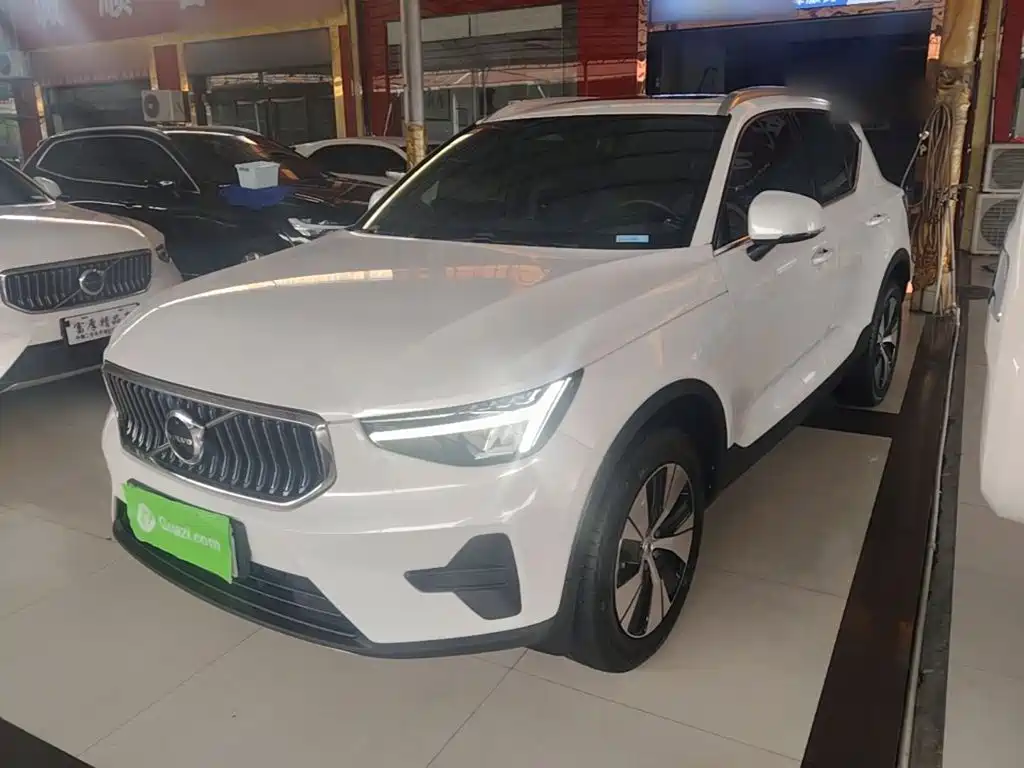 Volvo XC40 — фото 2