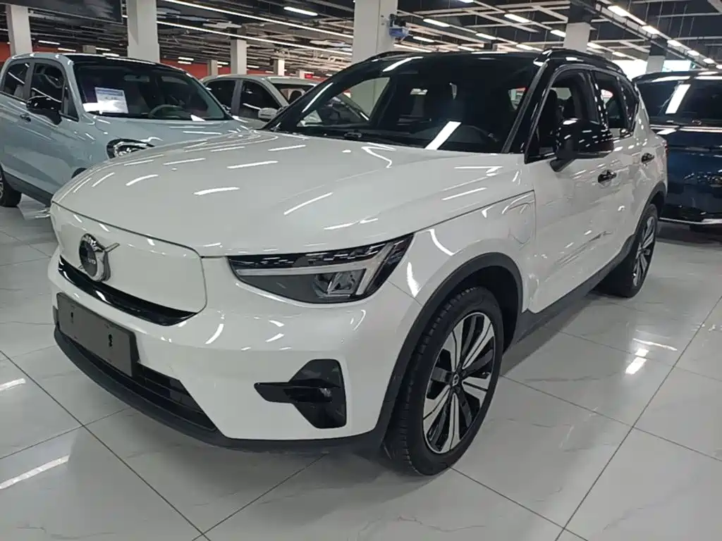 Volvo XC40 NEV — фото 2