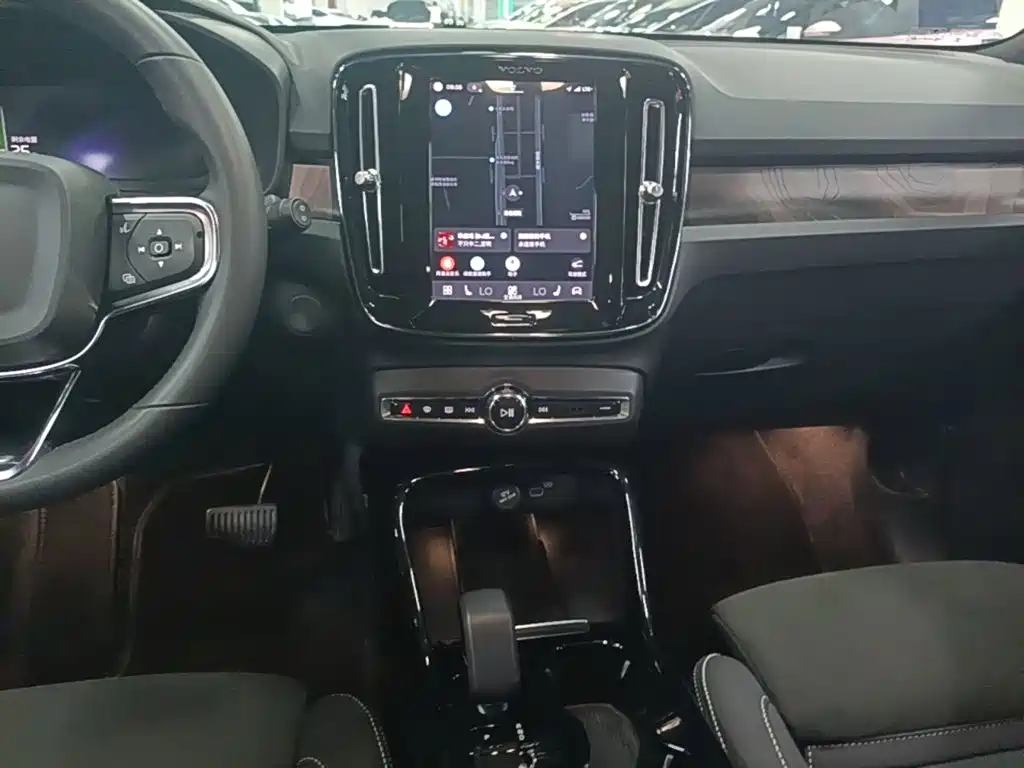 Volvo XC40 NEV — фото 13