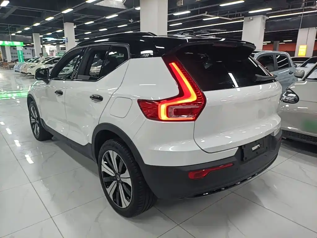Volvo XC40 NEV — фото 5