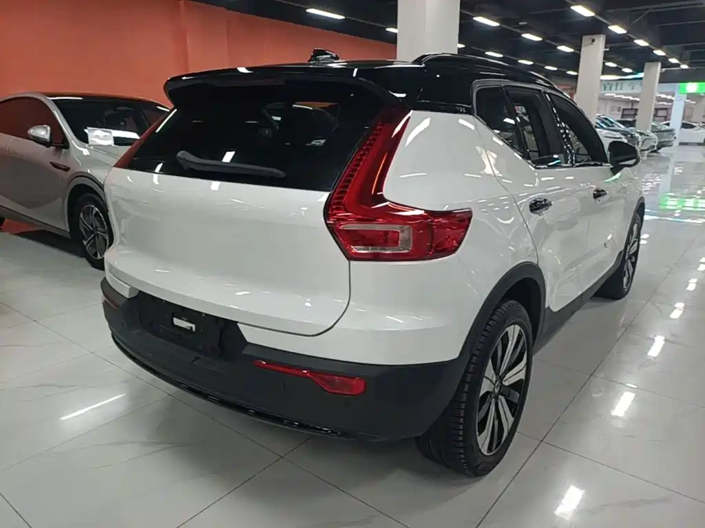 Volvo XC40 NEV — фото 7