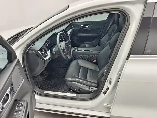 Volvo S60 — фото 13