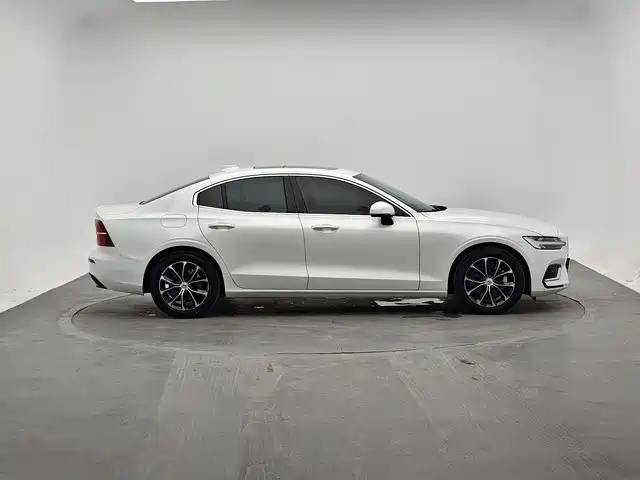 Volvo S60 — фото 4