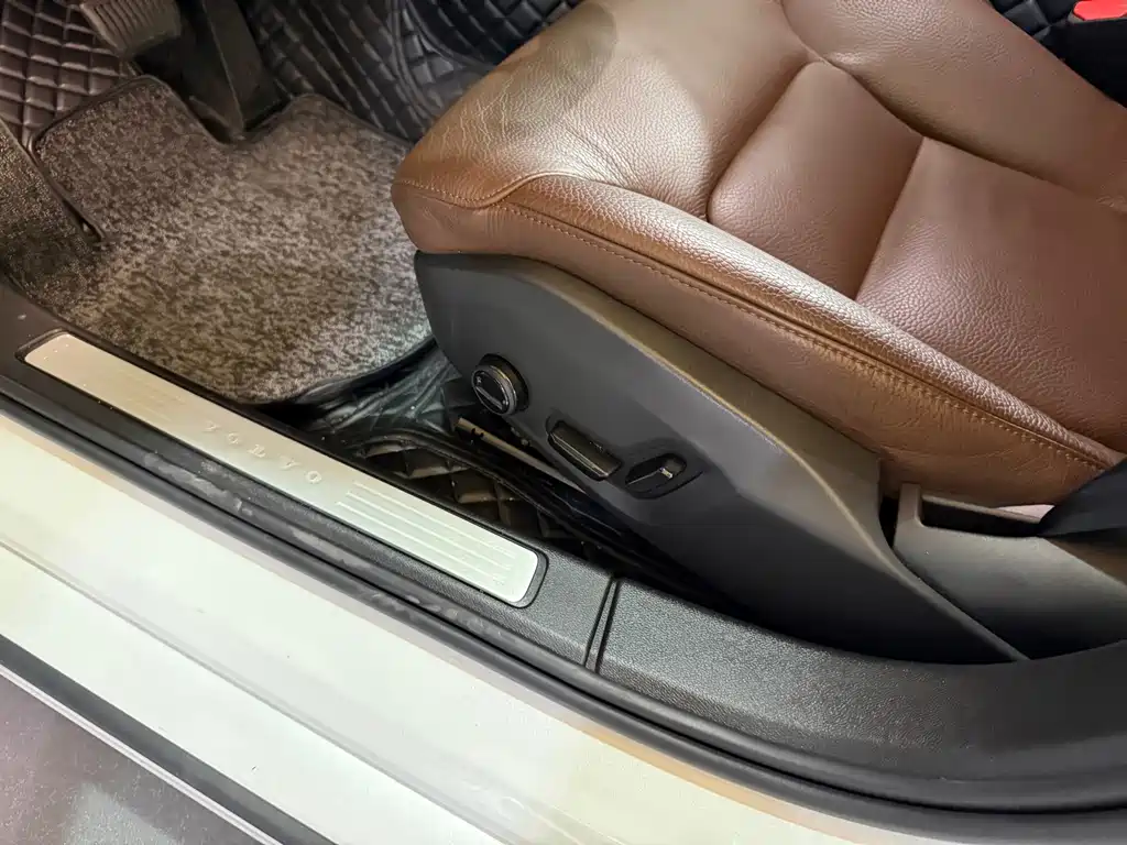 Volvo S60 — фото 13