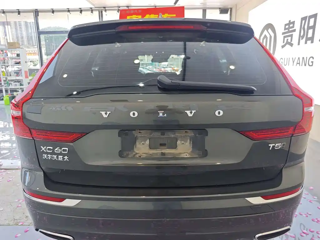 Volvo XC60 — фото 14