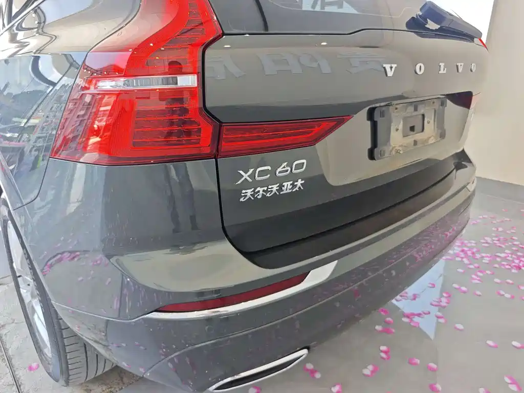 Volvo XC60 — фото 15