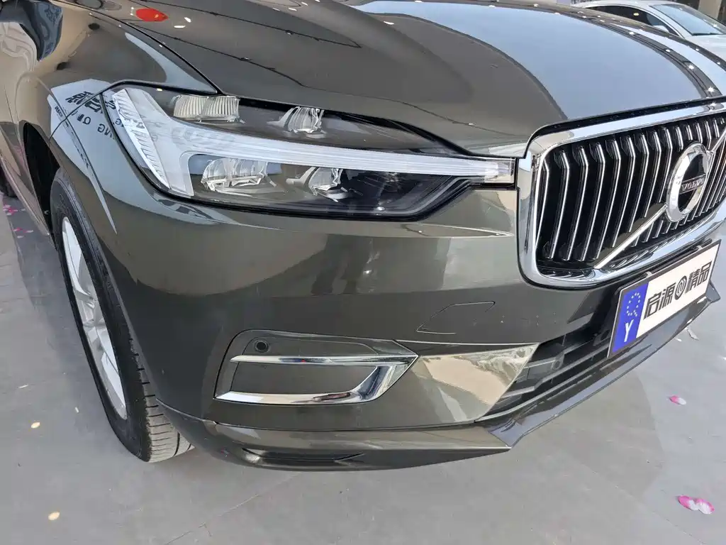 Volvo XC60 — фото 19
