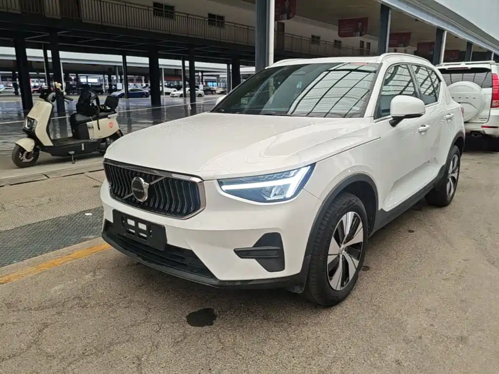 Volvo XC40 — фото 2