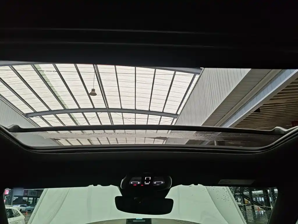 Volvo XC40 — фото 18