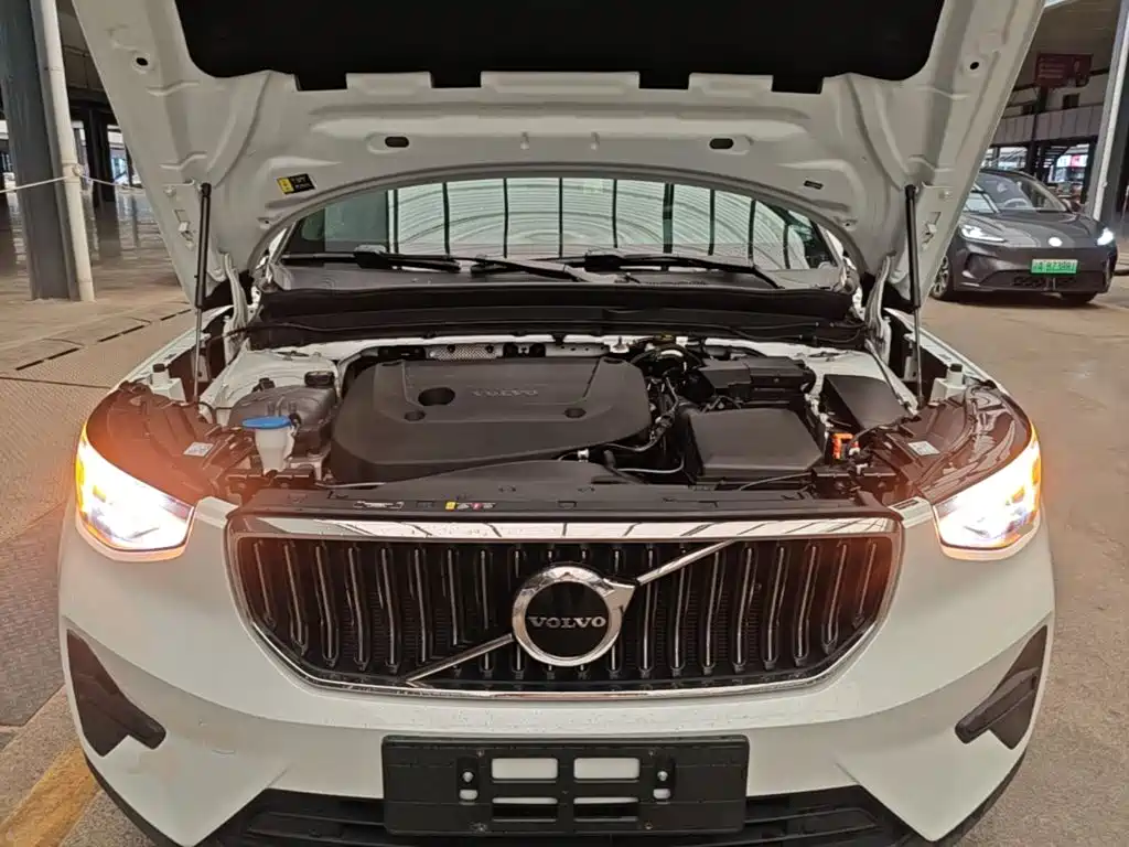 Volvo XC40 — фото 20