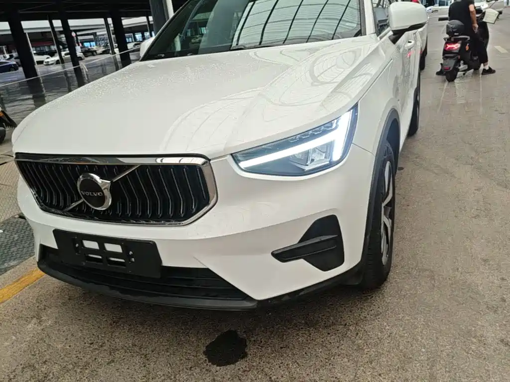 Volvo XC40 — фото 24