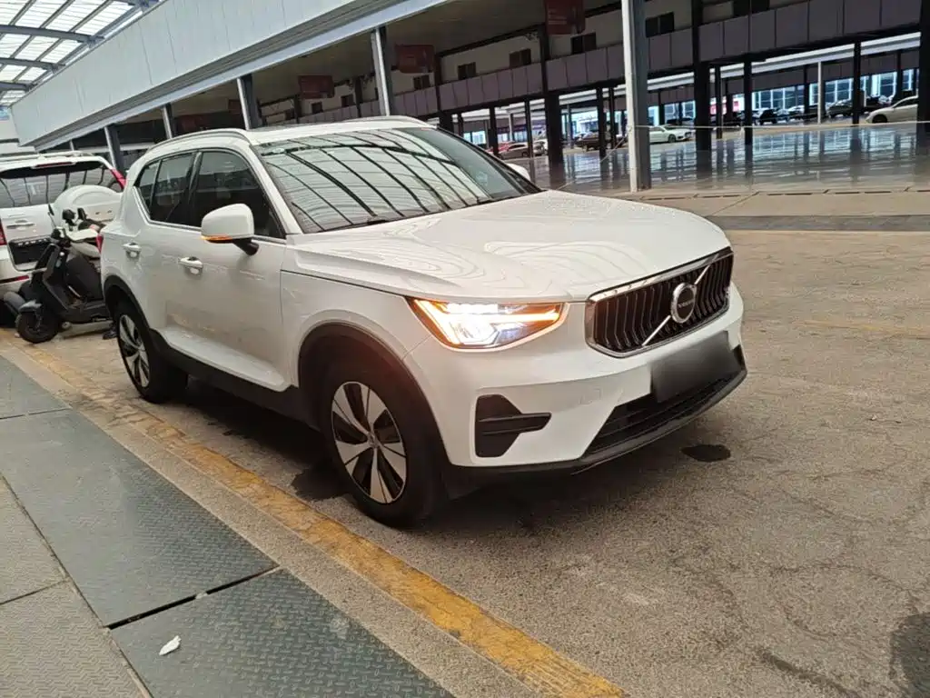 Volvo XC40 — фото 4
