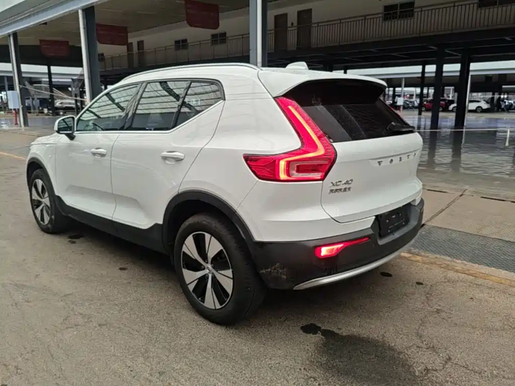 Volvo XC40 — фото 5