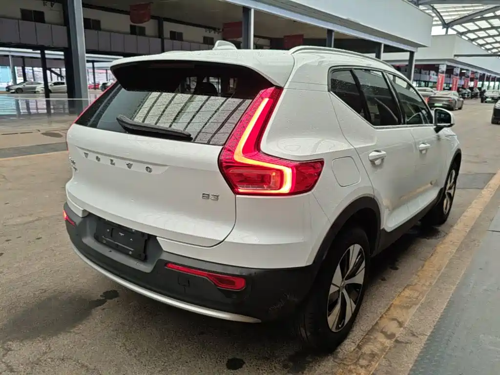 Volvo XC40 — фото 7