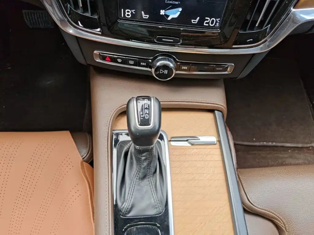 Volvo S90 — фото 10