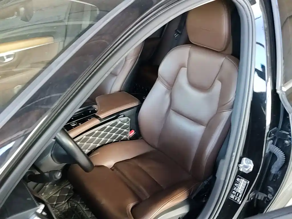 Volvo S90 — фото 15