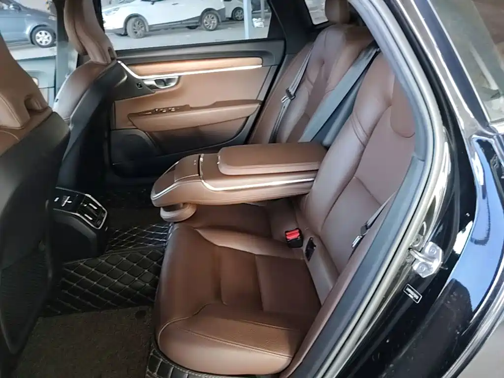 Volvo S90 — фото 17
