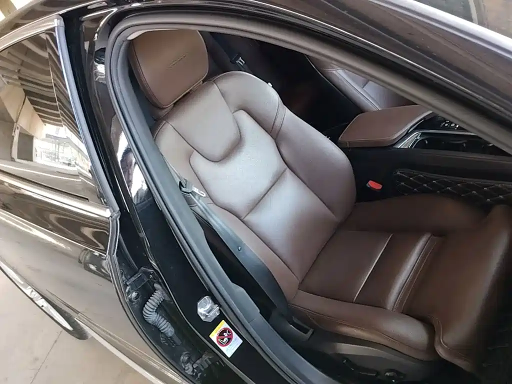 Volvo S90 — фото 25