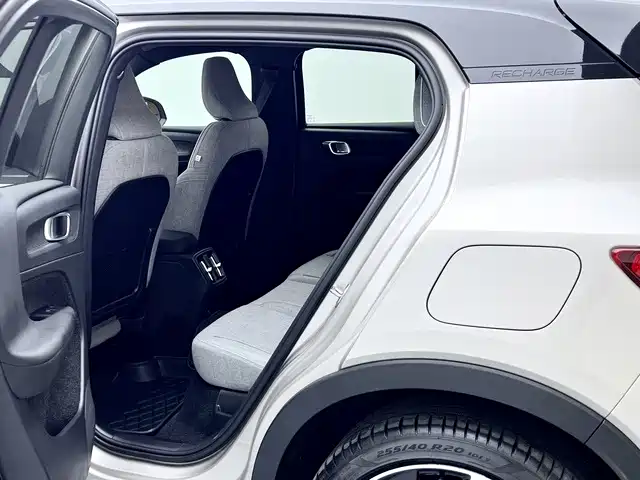 Volvo XC40 NEV — фото 14