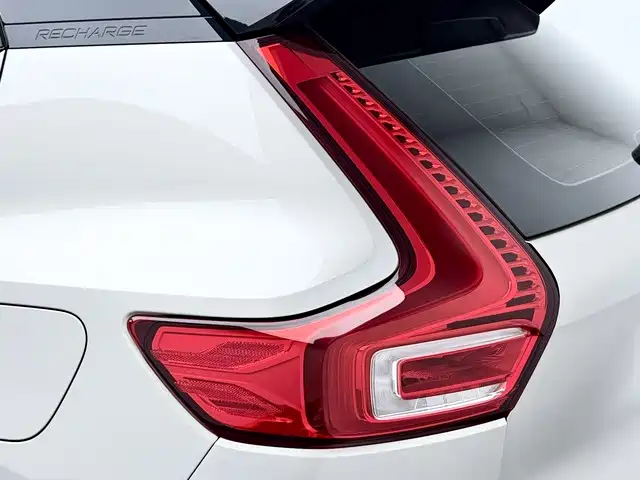 Volvo XC40 NEV — фото 20