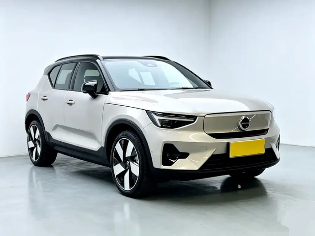 Volvo XC40 NEV — фото 3