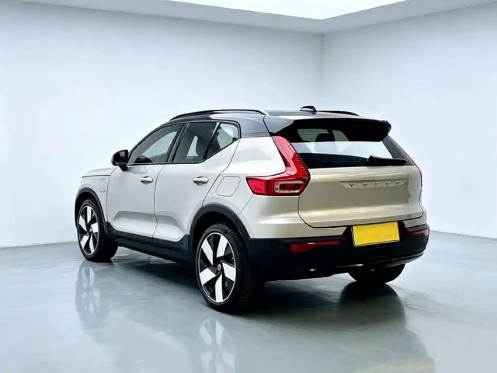 Volvo XC40 NEV — фото 4
