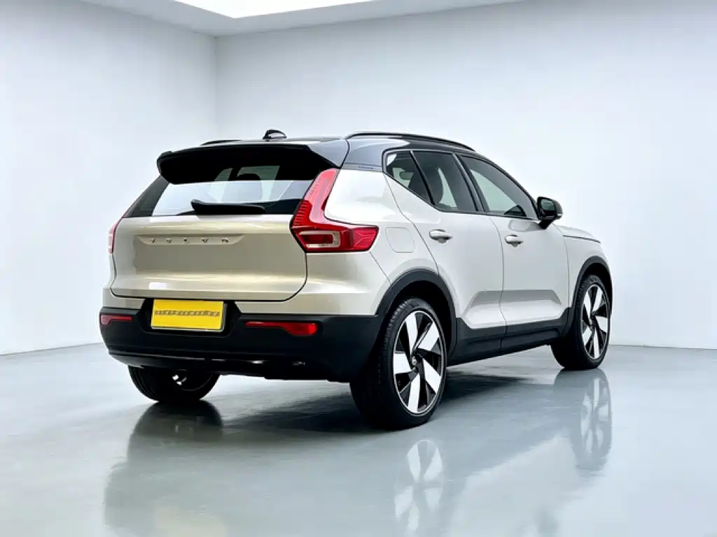 Volvo XC40 NEV — фото 6