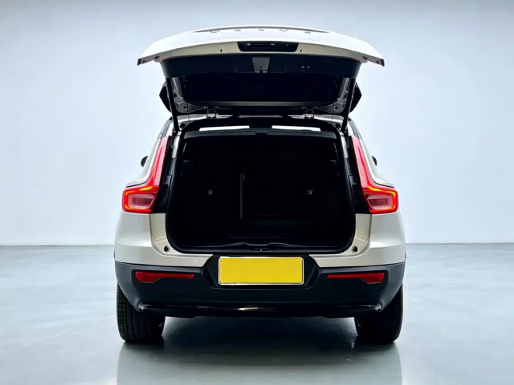 Volvo XC40 NEV — фото 7