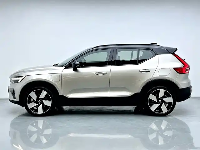 Volvo XC40 NEV — фото 8