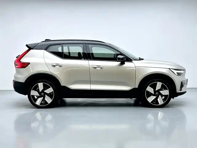 Volvo XC40 NEV — фото 9